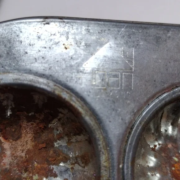 Vintage 80s Hoan Hong Kong Pastry Tin - Picture 5 of 7